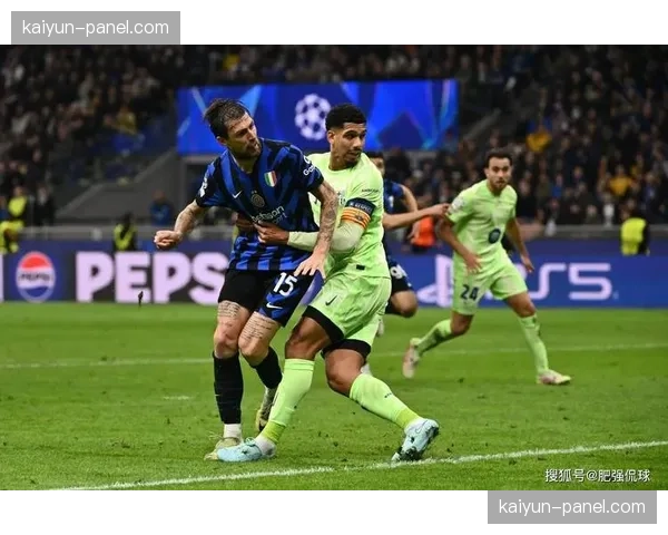 特写镜头：比赛第89分钟，国米中卫巴斯托尼在门线上完成关键解围后振臂怒吼