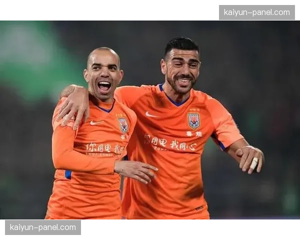 比赛用球羽毛断裂,主裁判仔细检查后决定更换新球 比赛用球羽毛断裂,主裁判仔细检查后决定更换新球